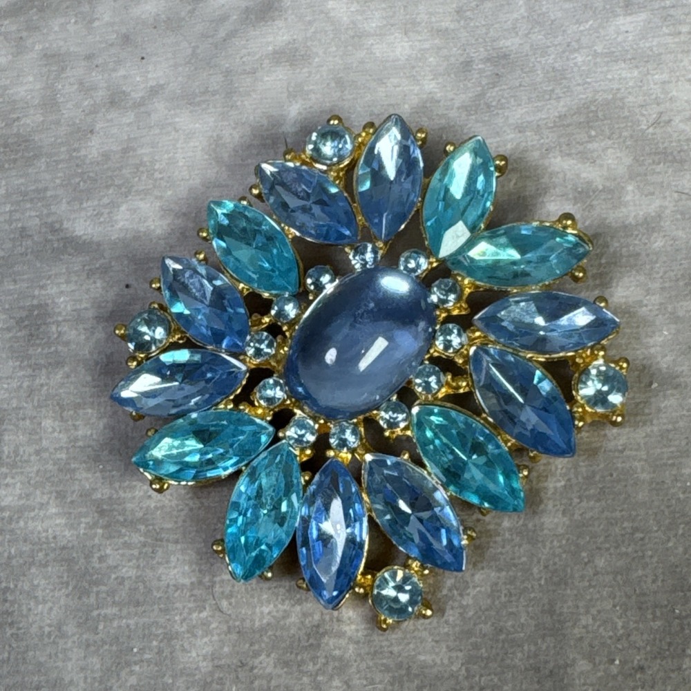 Vintage‎ 60's Mixed Aqua Blue Gems Moonstone Center Gold Tone Brooch Pin Jewelry